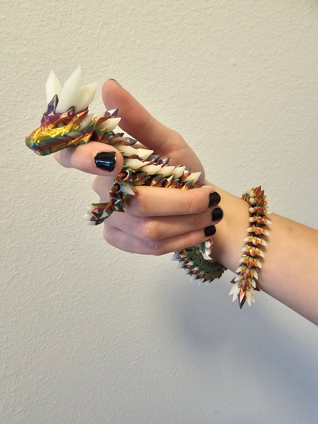 Crystal Dragon with Egg – Glow in The Dark Articulated 3D Printed Dragon, Flexible Fidget Desk Decor, Fantasy Collectible Display, Unique Gift for Dragon Lovers